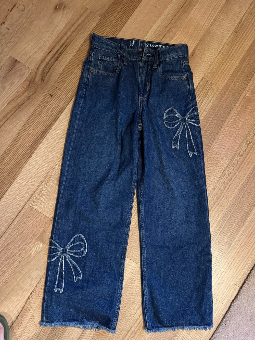 Girls’ GAP Kids Dark Blue Bow Embroidered Low Stride Wide Leg Jeans sz 12 Slim